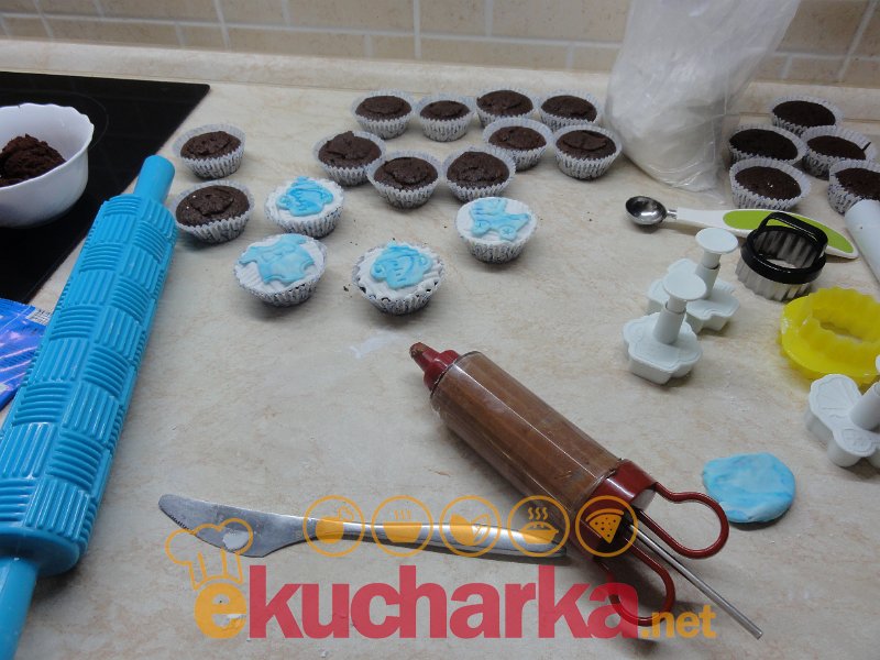 Kakaové muffiny s čokoládovou náplní +videorecept