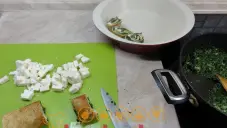 zapečené palačinky se špenátem a sýrem